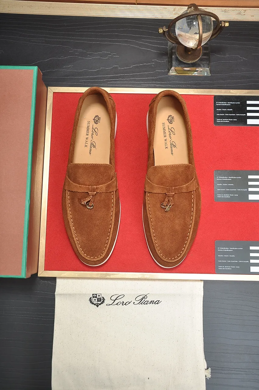 Men's shoes 💰400💶[𝐥𝐨𝐫𝐨 𝐏𝐢𝐚𝐧𝐚] [Couple model] High-end quality, affordable price, LP classic loafers, Italian treasure brand, the only brand that can match Hermès! Only after wearing it do we know that we can’t live up to our feet. Women’s code: 35-40 (customized sizes 34, 41, 42 are non-returnable) Men’s code: 38-44 (customized 45, 46, 47, 48 are non-refundable) Fabric: Customized imported cashmere Lining: Customized imported fetal cowhide Foot: Imported benzene-dyed calfskin Outsole: Exclusive original glass rubber outsole